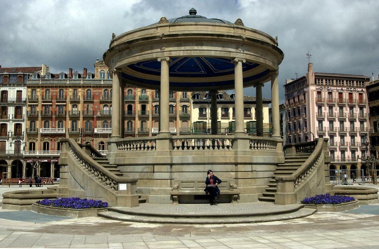 Trampantojo Apartamento En El Corazon De Pamplona Leilighet Eksteriør bilde